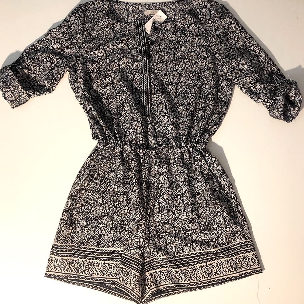 NWT Ann Taylor Loft black and white paisley romper / jumpsuit/ play suit size 2